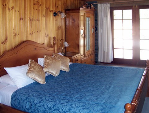 McLaren Ridge 1 - McLaren Ridge Log Cabins - Accommodation Perth 1