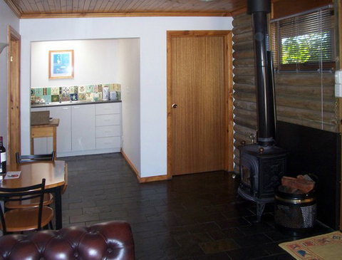 McLaren Ridge 1 - McLaren Ridge Log Cabins - Accommodation Perth 2