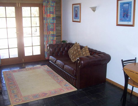 McLaren Ridge 1 - McLaren Ridge Log Cabins - Accommodation Perth 3