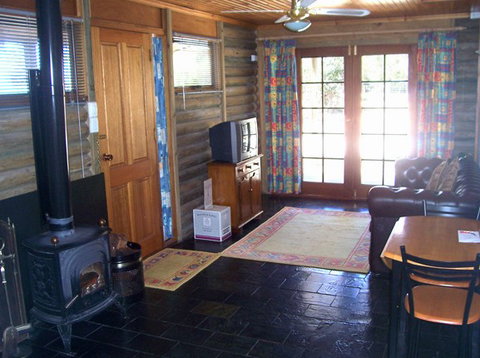 McLaren Ridge 1 - McLaren Ridge Log Cabins - Accommodation Perth 4