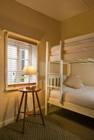 Stirling House - Accommodation Perth 4