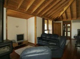 McLaren Ridge 4 - McLaren Ridge Log Cabins - Accommodation Perth 1