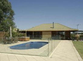 McLaren Ridge 4 - McLaren Ridge Log Cabins - Accommodation Perth 2