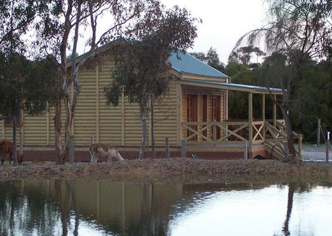McLaren Ridge 3 - McLaren Ridge Log Cabins - Accommodation Perth 7