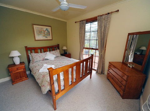 St Helens Cottages- Coach House - Perth Resorts 4