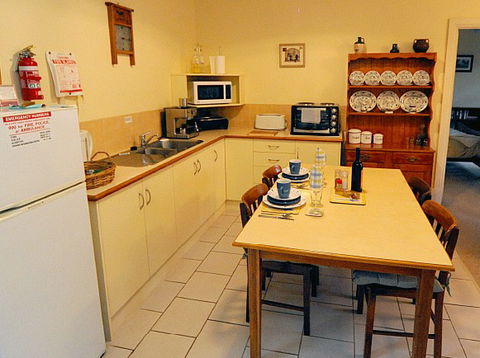 St Helens Cottages- Coach House - Perth Resorts 8