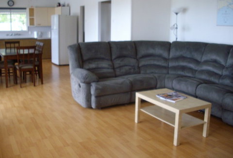 Riverfront Holiday House - Accommodation Perth 0