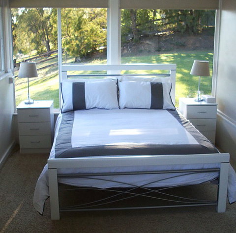 Riverfront Holiday House - Accommodation Perth 4