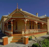 Myras Moonta Retreat - Perth Resorts