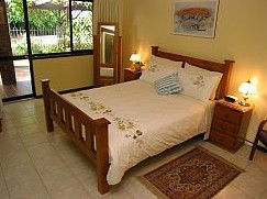 Linger Longer Vineyard - Accommodation Perth 6