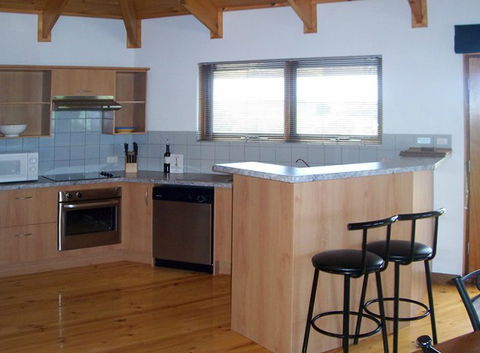 McLaren Ridge 2 - McLaren Ridge Log Cabins - Accommodation Perth 3