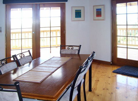 McLaren Ridge 2 - McLaren Ridge Log Cabins - Accommodation Perth 4
