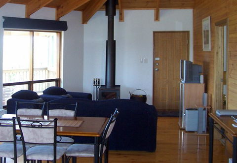 McLaren Ridge 2 - McLaren Ridge Log Cabins - Accommodation Perth 6