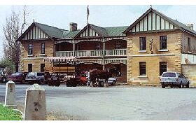 Man-O-Ross Hotel - Accommodation Perth 0
