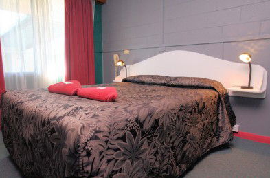 Queenstown Motor Lodge - Accommodation Perth 2