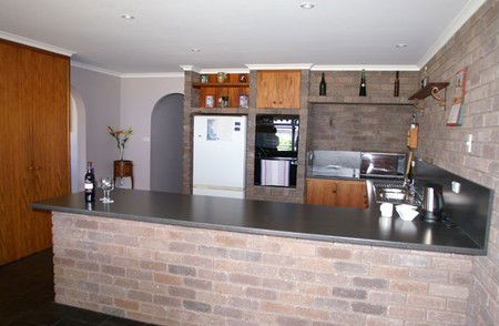 Three Hut Point Waterfront Accommodation - Perth Resorts 2