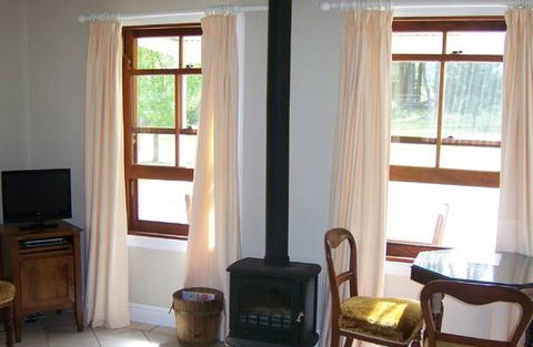 Hillcrest Cottage - Accommodation Perth 3