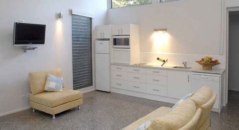 By The Beach B And B Holiday Apartments - Accommodation Perth 1