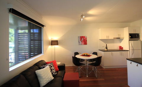 Maclean Stays - Accommodation Perth 3