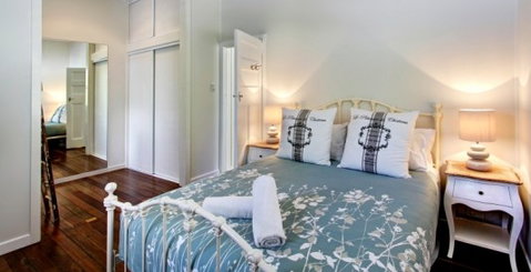 A Summer Cottage - Accommodation Perth 2