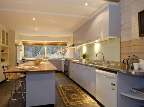 Silvertop Snowy Mountains Retreat - Perth Resorts 2