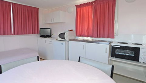 Aukaka Caravan Park - Accommodation Perth 0