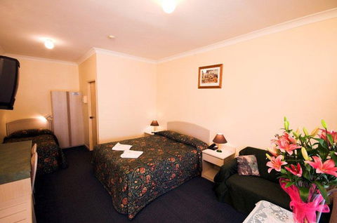 Midlands Motel - Accommodation Perth 0