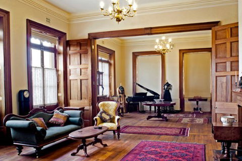 Mandelson's Of Goulburn - Accommodation Perth 2