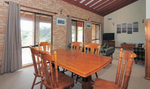 Baileys, Gerringong - Accommodation Perth 3