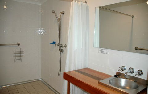 Carrs Hunter Valley Macadamia Farm Guest House - Accommodation Perth 3