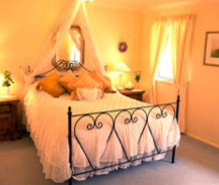 Blue Mountains Lakeside Bed And Breakfast - Accommodation Perth 2