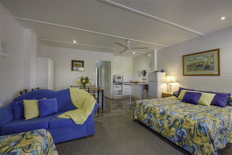 Hi-Way Units Motel - Accommodation Perth 0