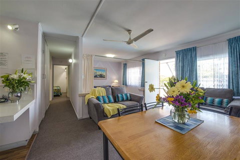 Hi-Way Units Motel - Accommodation Perth 1