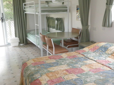 Emerald Cabin And Caravan Village - Accommodation Perth 3