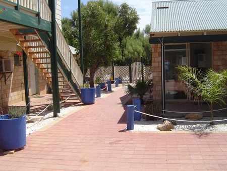 Bay Lodge Economy Beachfront - Accommodation Perth 3