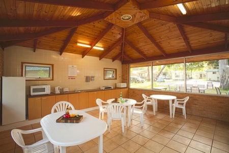 Crystal Brook Tourist Park - Accommodation Perth 2