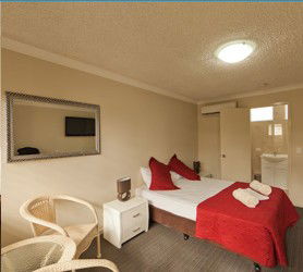 Tropicana Motel - Accommodation Perth 2