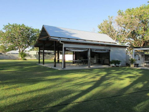 Barcaldine Tourist Park - Accommodation Perth 2