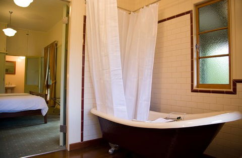 Coolabine Ridge Eco Sanctuary - Accommodation Perth 3