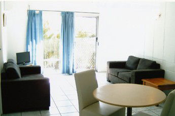 Breezes By The Bay - Perth Resorts 4