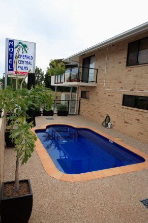 Emerald Central Palms Motel - Accommodation Perth 1