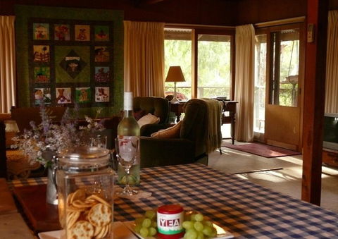 The Burrow At Wombat Bend Bed And Breakfast - Accommodation Perth 2