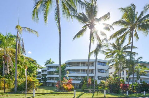 Roydon Beachfront Holiday Apartments - Accommodation Perth 5