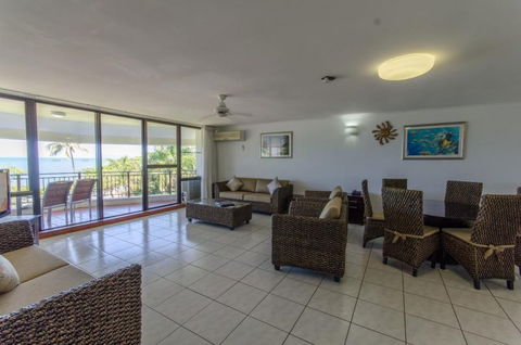 Roydon Beachfront Holiday Apartments - Accommodation Perth 9
