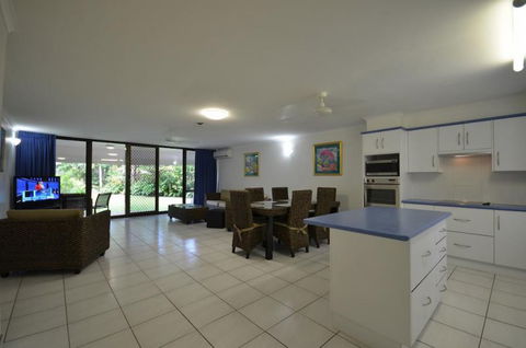 Roydon Beachfront Holiday Apartments - Accommodation Perth 10