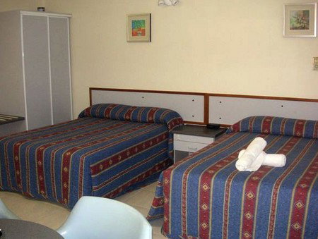 Cairns Holiday Lodge - Accommodation Perth 1