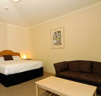 Quality Hotel Tiffins on the Park - Accommodation Perth