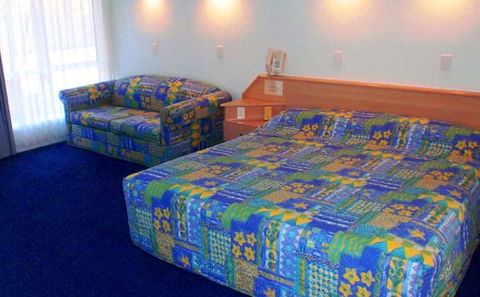 Runaway Bay Motor Inn - Accommodation Perth 2