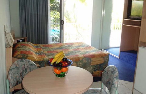 Runaway Bay Motor Inn - Accommodation Perth 3