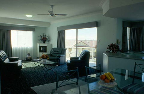 Runaway Bay Motor Inn - Accommodation Perth 4